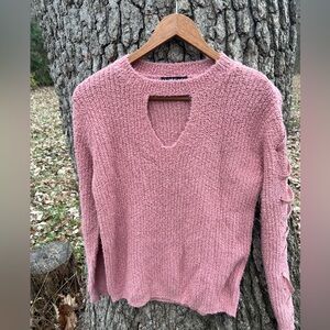 ⭐️Witty Fox Keyhole Sweater in size XS